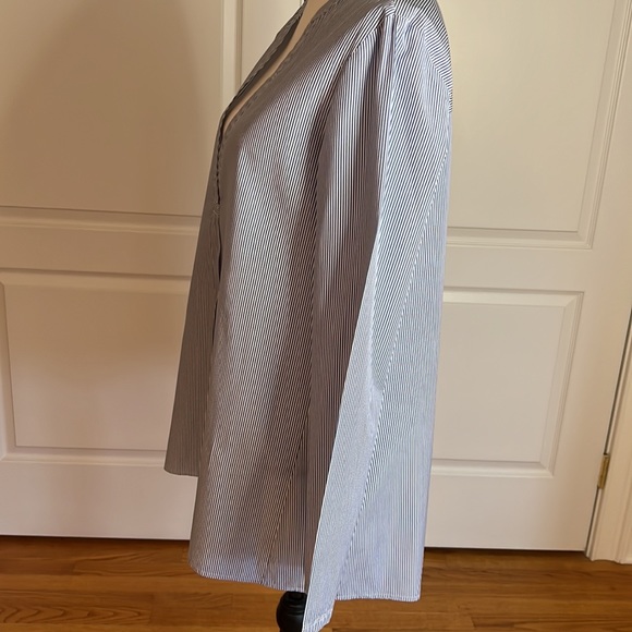Theory light blue pinstriped cotton tunic with button back slit opening NWOT - Picture 5 of 10